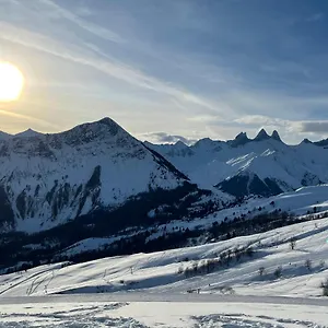 https://le-corbier-residence-les-pistes.hotels-rhonealpes.com